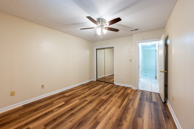 Building Photo - 868 Brookfield Pkwy
