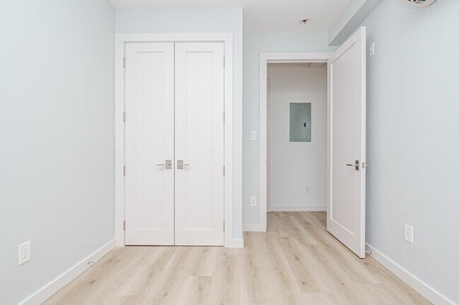 Building Photo - 251 Front St