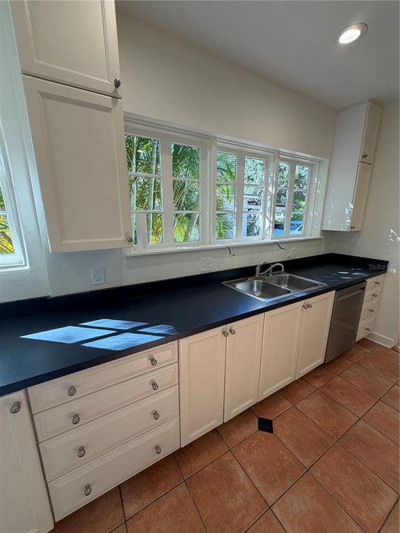 Building Photo - 48 Harvard St