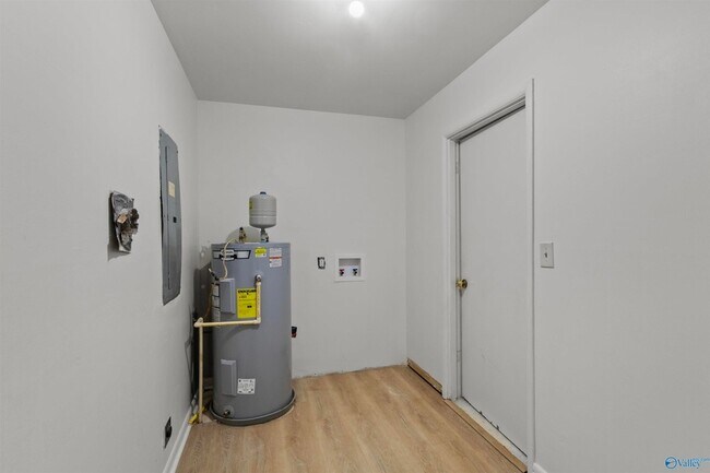 Building Photo - 6304 Davies Ave NW