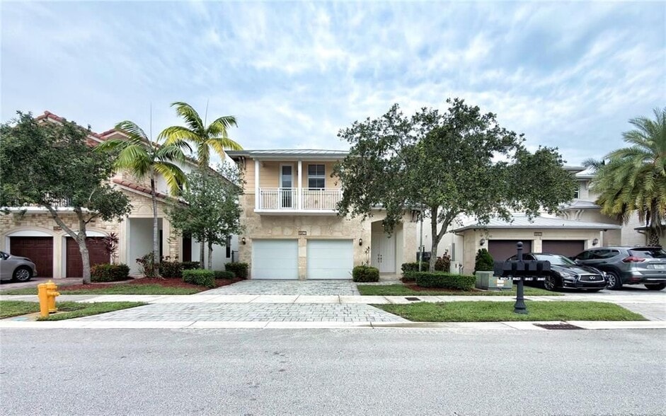 Primary Photo - 10423 NW 70th Ln