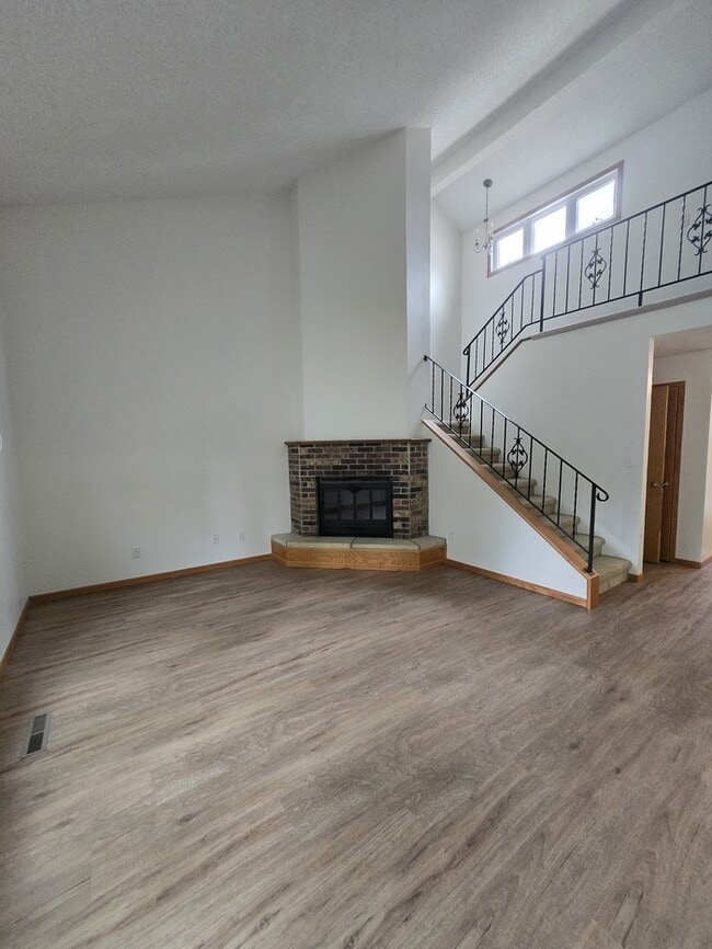 Building Photo - Prairie Townhomes