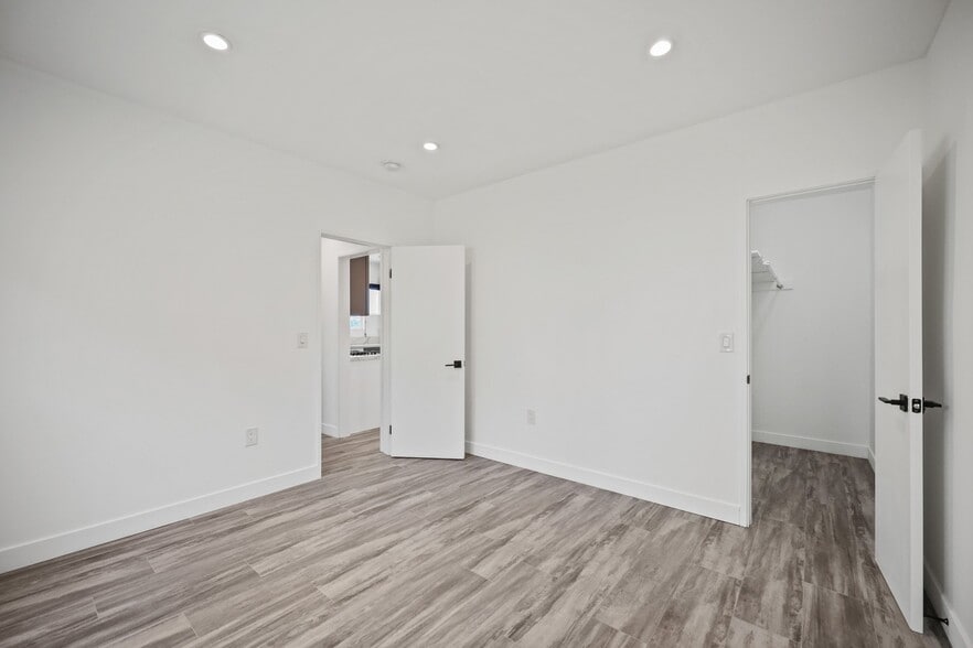 Building Photo - 1023 Tremont St