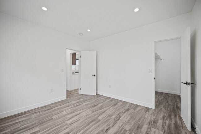 Building Photo - 1023 Tremont St