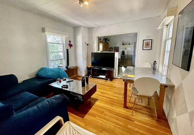 Building Photo - 15 Curtis St