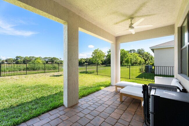 Building Photo - 5892 SE Sky Blue Cir