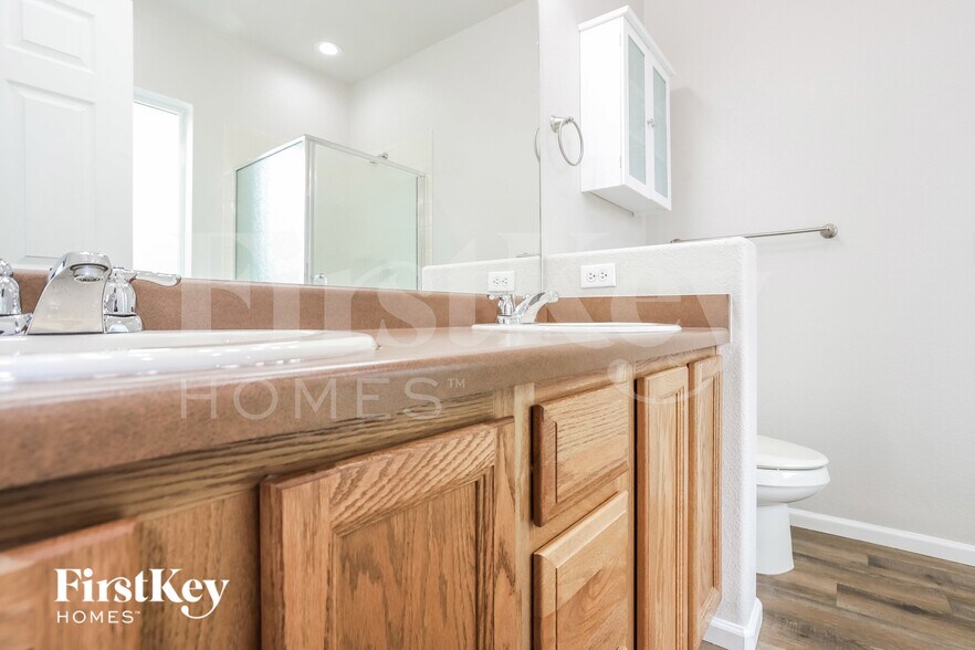 Building Photo - 7954 Enclave Ln