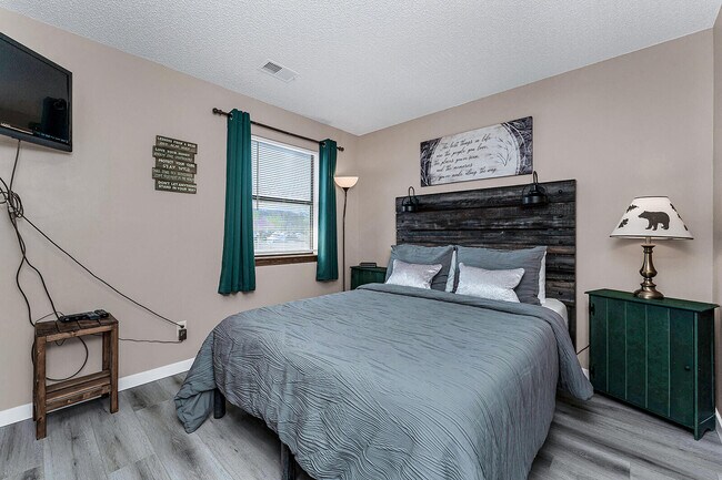 Building Photo - 133 Troon Dr