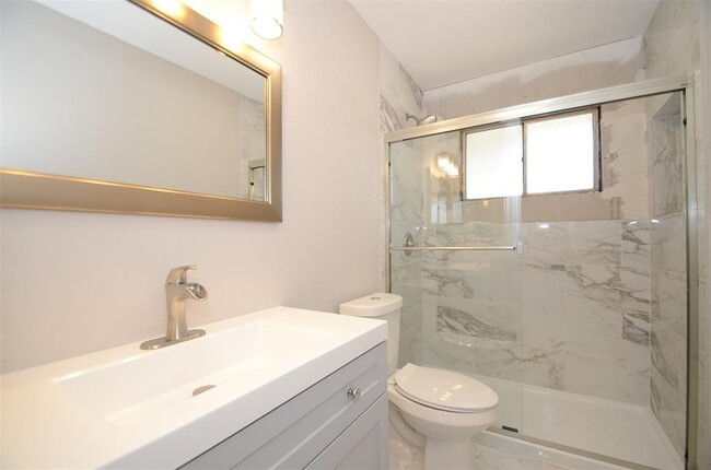 Building Photo - 5650 Birchmont Dr