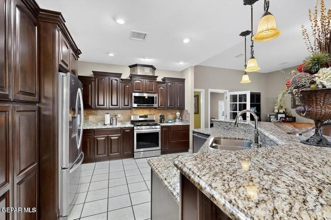 Building Photo - 6909 Desert Canyon Dr