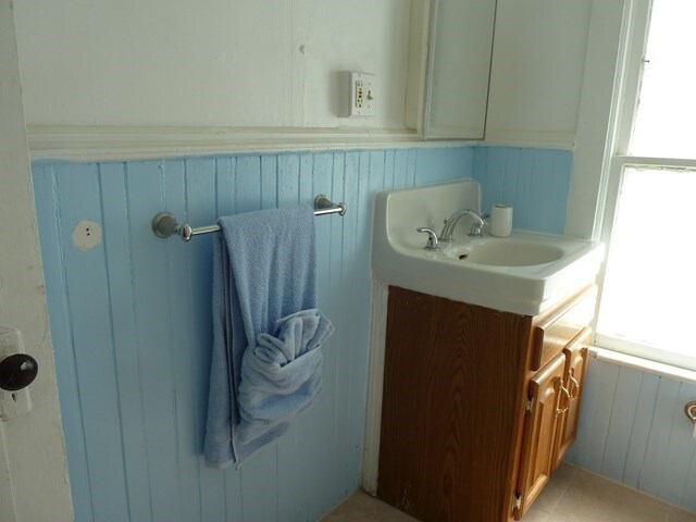 Building Photo - 118-120 W 6th St