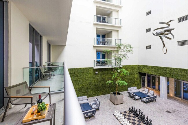 Building Photo - 777 N Ocean Dr