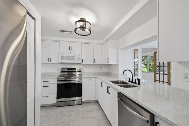 Building Photo - 3513 Landale Dr