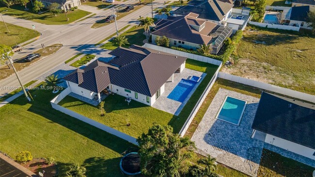 Building Photo - 4016 Chiquita Blvd S
