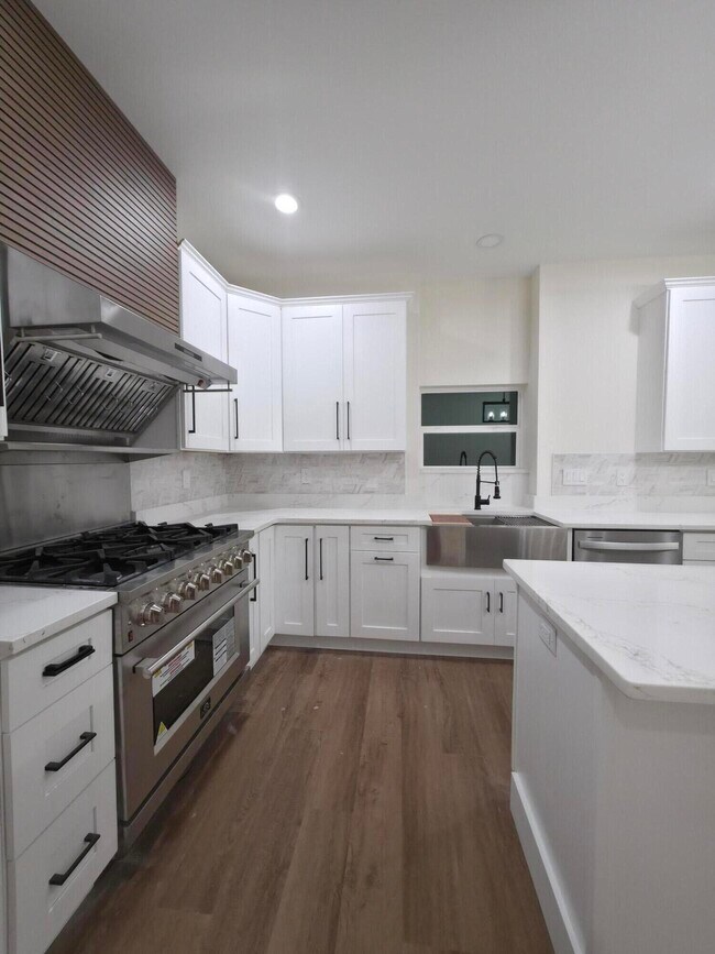 Building Photo - 4699 Meadow Lake Dr