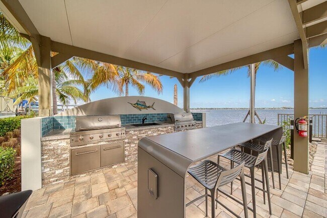 Building Photo - 41 SW Seminole St