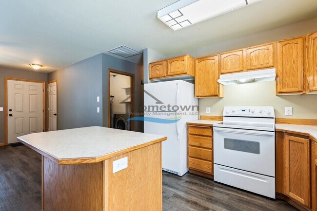 Building Photo - Sweet 2 Bed 1 Bath House with a Fenced Yard in Post Falls!
