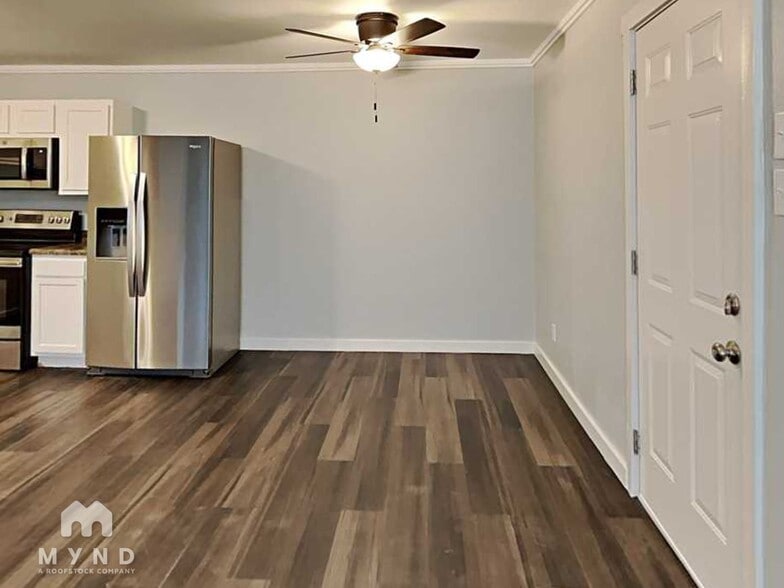 Building Photo - 5650 S 46th Pl