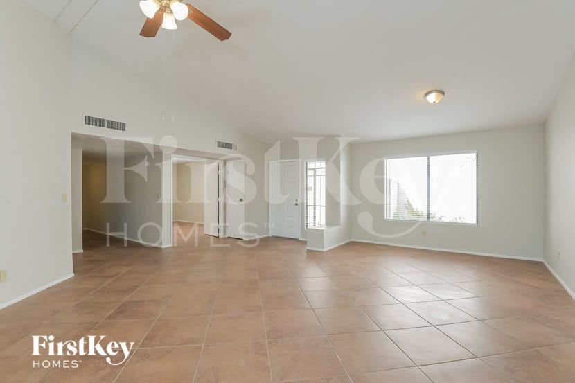 Building Photo - 3240 N Hill Farm Dr