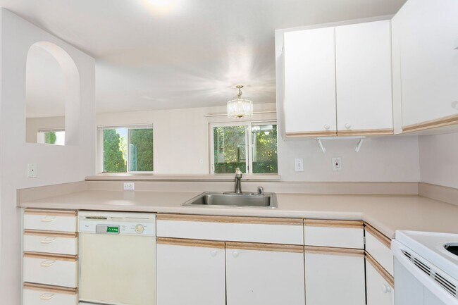 Building Photo - Spacious 3 Bed, 2 Bath Home with Garage & Large Yard in Puyallup!