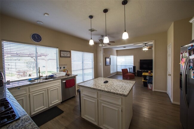 Building Photo - 3418 Shadowfern Dr