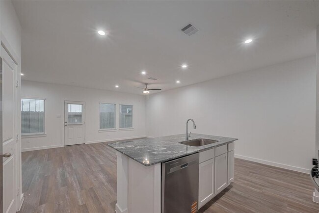 Building Photo - 3017 La Rambla Dr