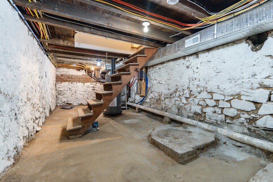 Building Photo - 2563 E Elkhart St