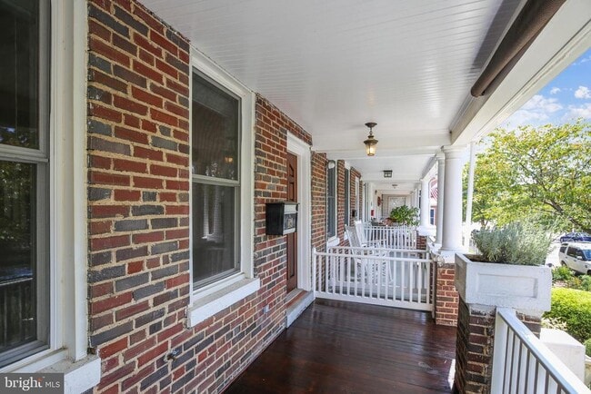 Building Photo - 119 N Peyton St