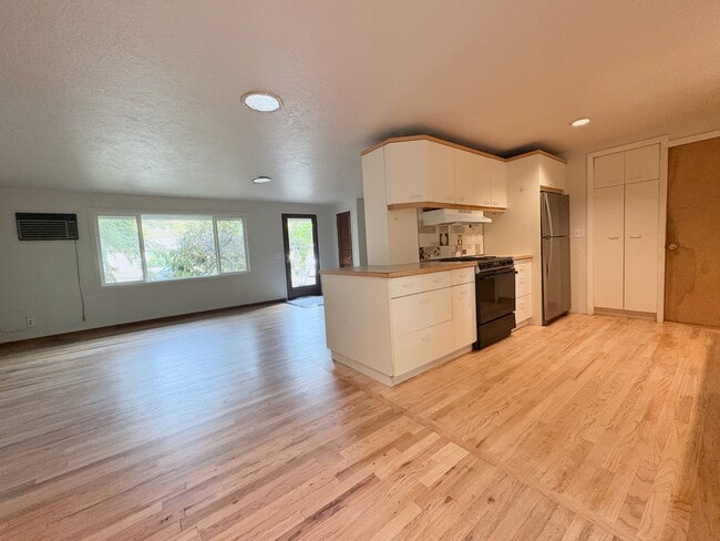 Building Photo - 3060 Onyx St