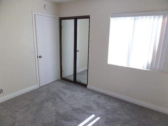 Building Photo - 3 Bedroom-2 Bathroom Single Story Home in ...