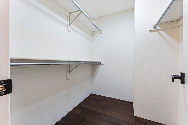 Building Photo - 7 Whitwick Ln