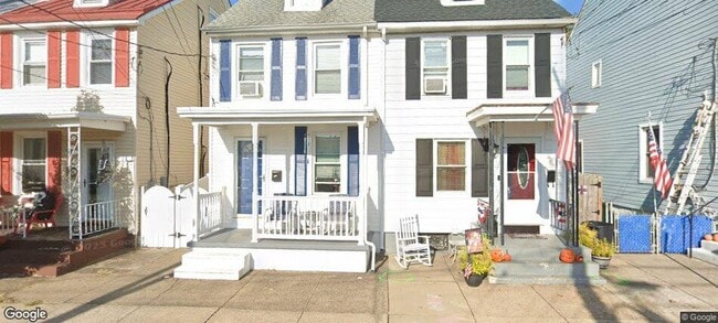 Building Photo - 327 Walnut St