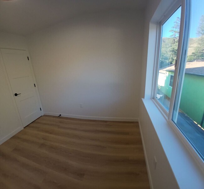 Building Photo - PRIME CAL POLY LOCATION!!