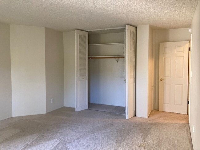 Building Photo - Charming 2 bedroom condo located in Walnut...