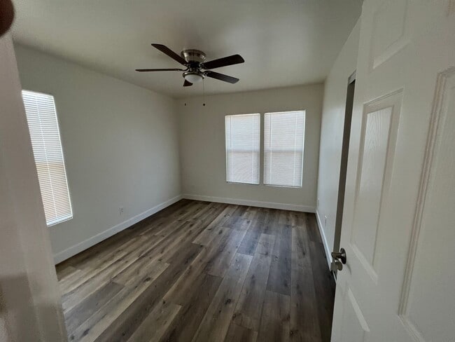 Building Photo - Spacious Remodeled 4 Bedroom/3 bath Home with Bonus Room