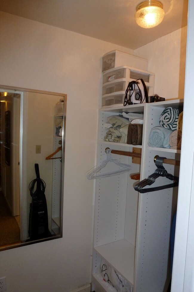 Closet - 1113 C St SE