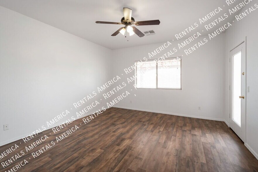 Building Photo - 9612 Tangerine Rd