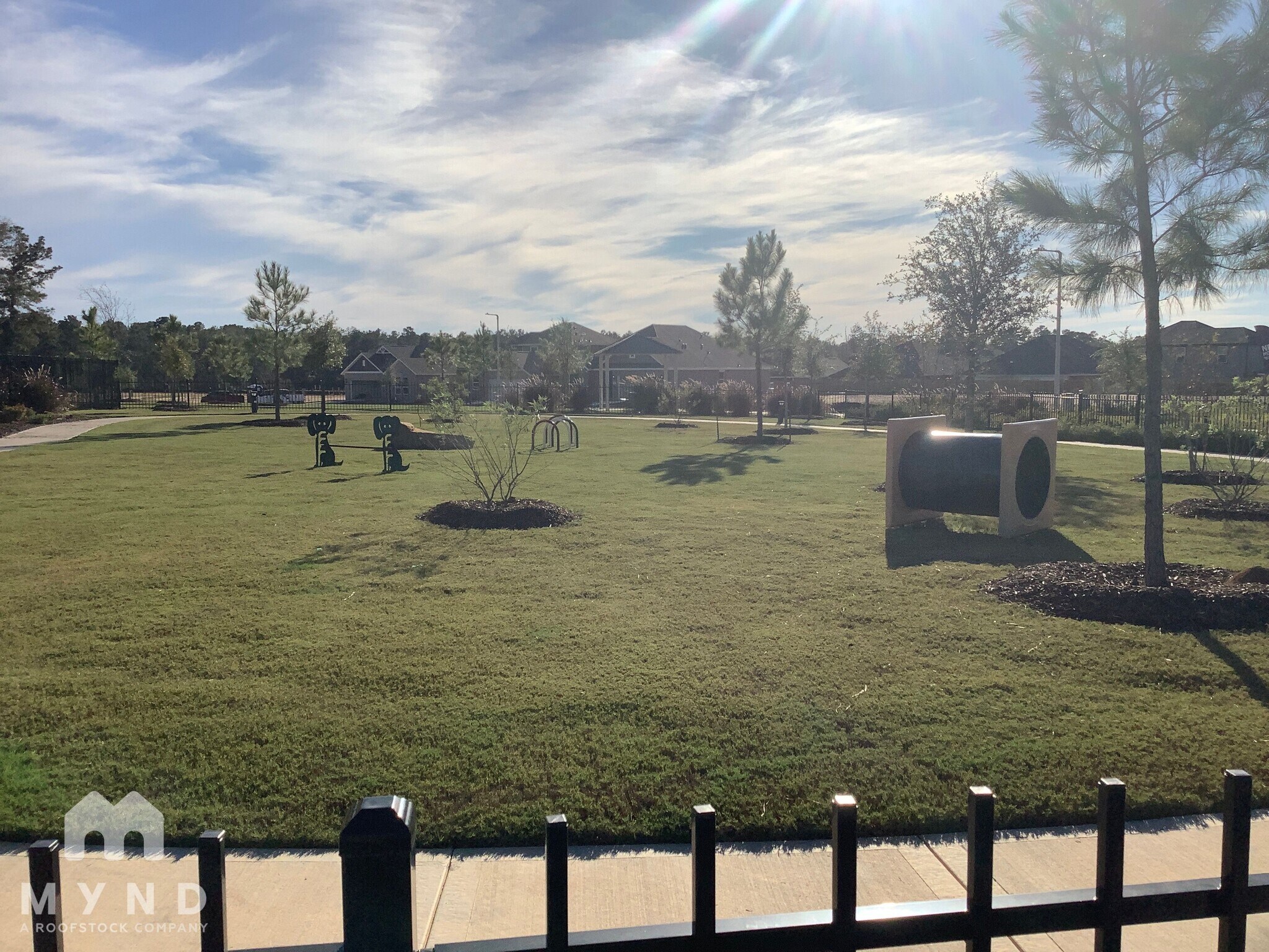 Building Photo - 15480 Maple Ter Dr