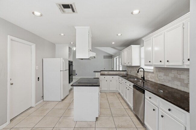 Building Photo - 5111 Crystal Bay Dr