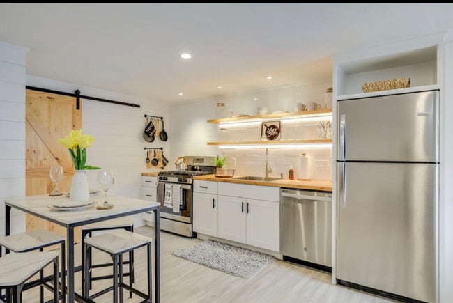 Building Photo - 253 Main St