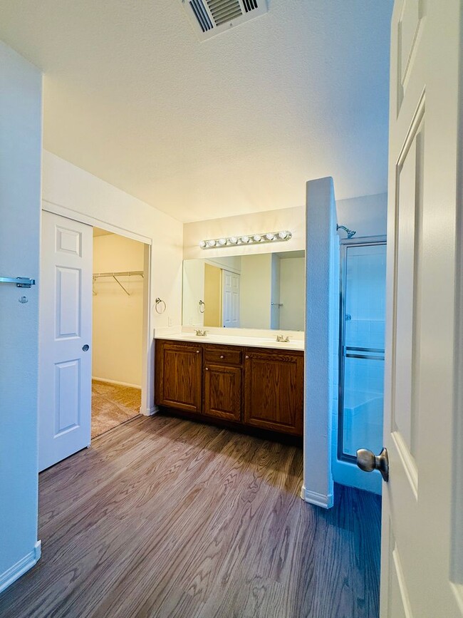 Building Photo - Charming Home in Henderson!