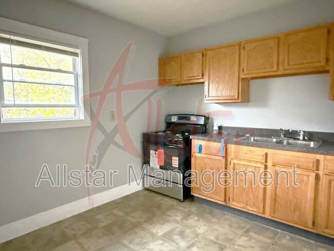 Building Photo - 3018 E 125th St