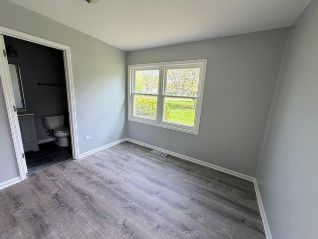 Building Photo - 622 N Garfield St