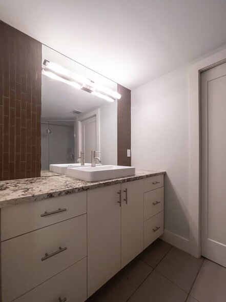 Building Photo - 64 Isle Of Venice Dr