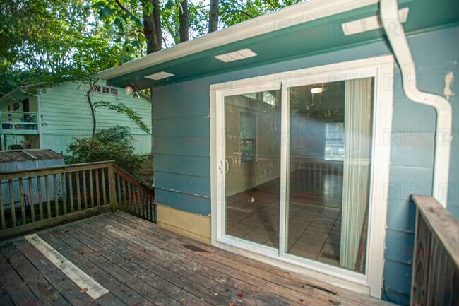 Building Photo - 8722 Rollingwood Rd