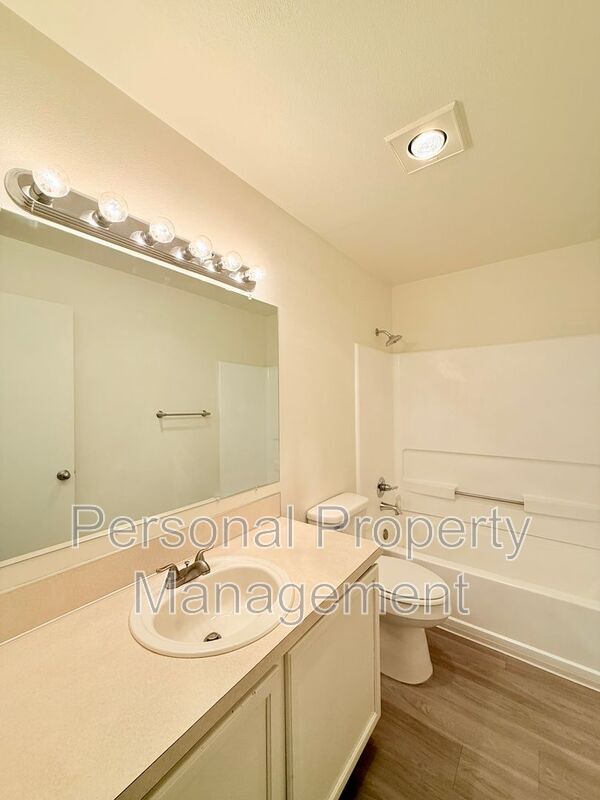 Building Photo - 3412 NE 66th Ave