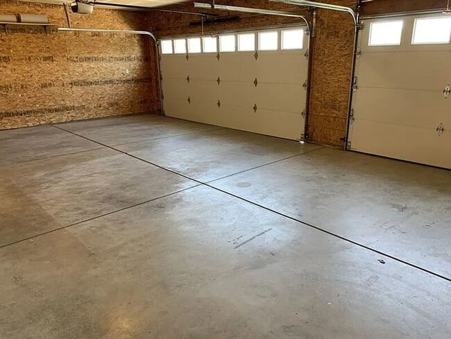 Building Photo - Spacious Single-Family Home in Established Wellington Neighborhood