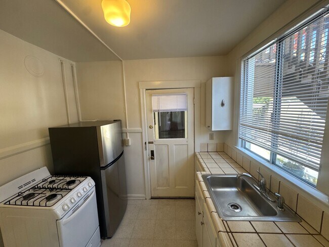 Building Photo - 3818 Opal St