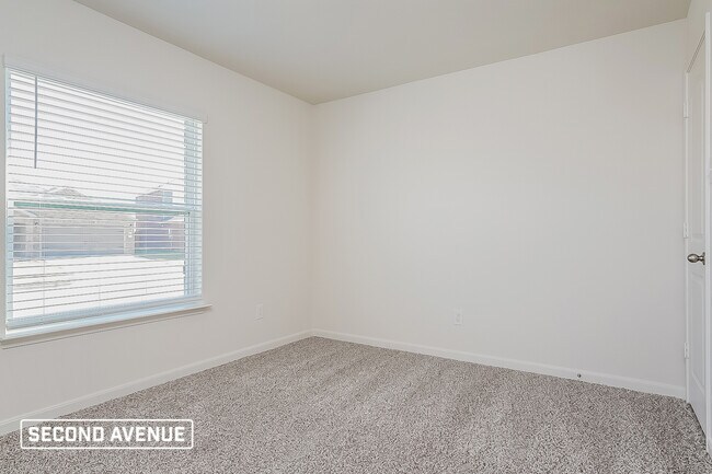 Building Photo - 520 Bennie Leonard St