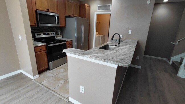 Building Photo - Beautiful 2 bedroom, 2.5 bath Condo in the...